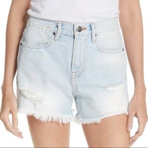 Frame Denim Le Stevie Short Light Wash Distressed in Henley Size 32